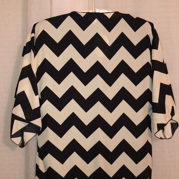 LuLaRoe S Rare Monroe Ivory Black Chevron Open Waterfall  Cardigan Duster Kimono - Picture 4 of 11